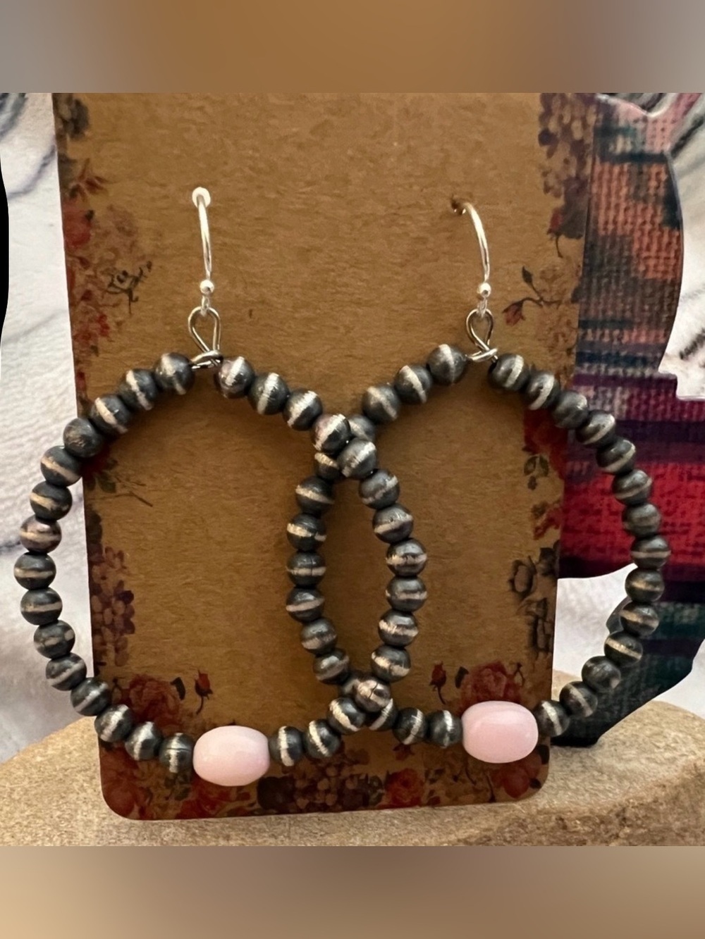 ❤️ 3mm Desert Pearl & Queen Pink Conch Southwestern Dangle Hoop Earrings 9.4gms